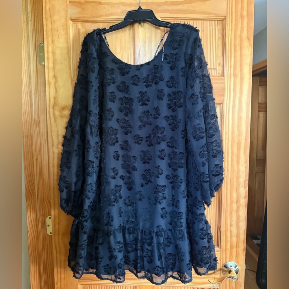 Forever 21 Black Textured Floral Dress
